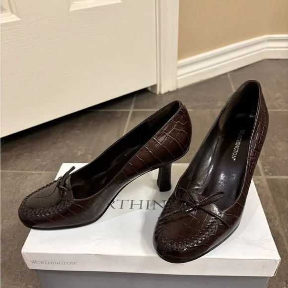 Worthington Dark Brown Croc-Embossed Leather Heels with Knot Detail - Picture 1 of 4